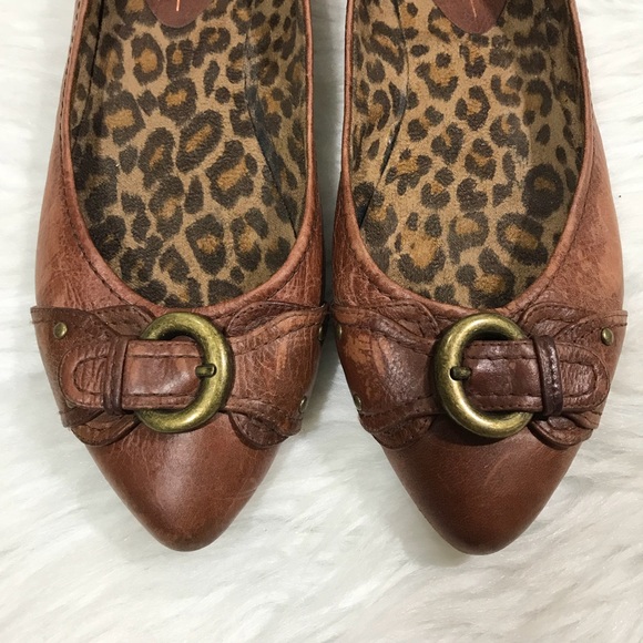 Jessica Simpson Pointed Toe Brown Distressed Flats - Picture 5 of 8